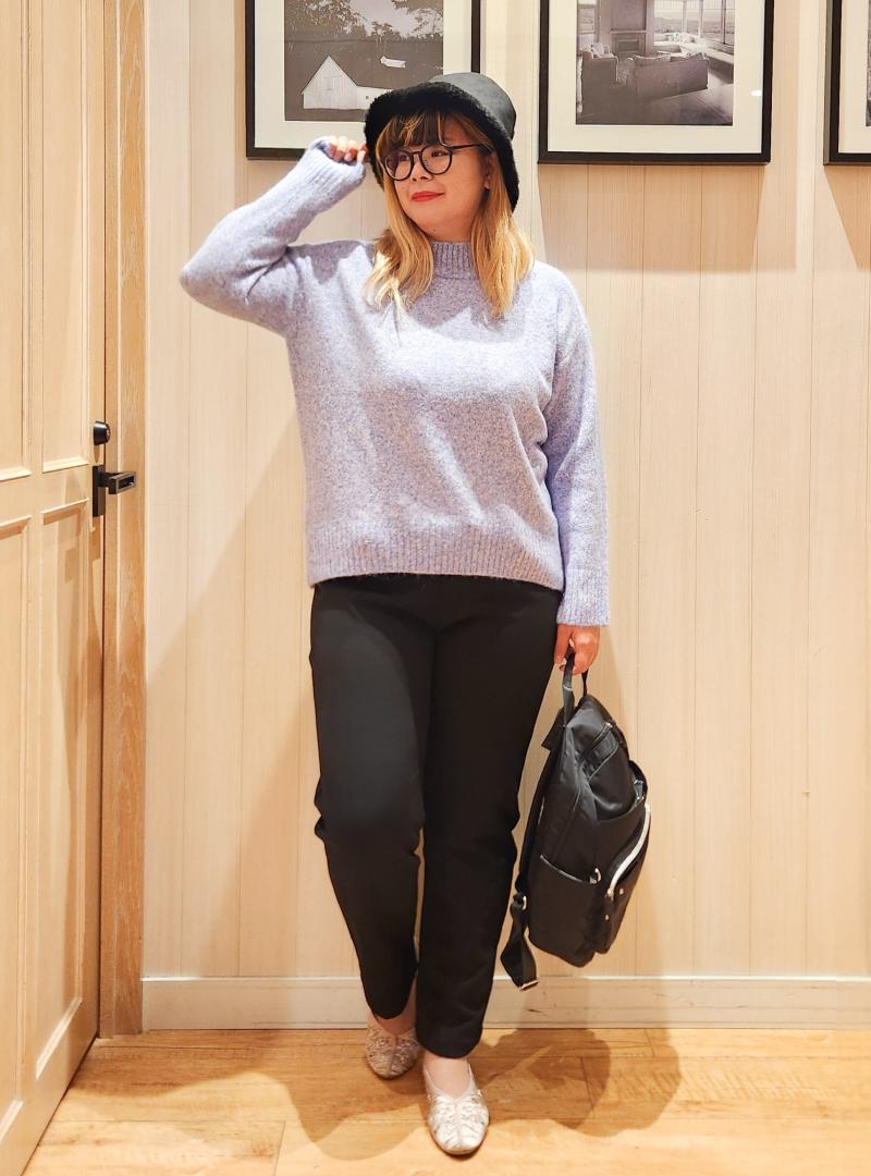 シューラルーのカラーニットコーデ