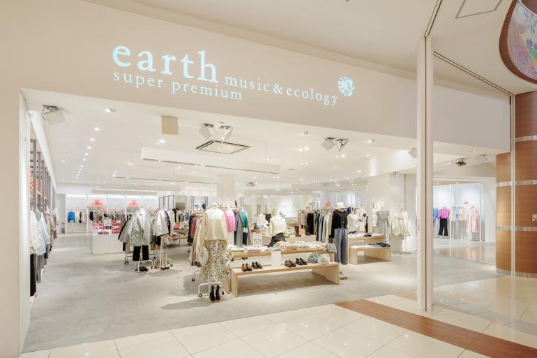 earth music&ecology Super premium storeの外観写真